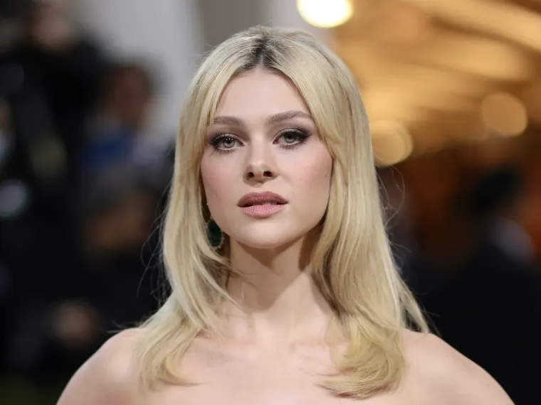 63cc3cf3-b67b-4b9e-abf6-46bc8a163030-nicola peltz brunette hair.webp