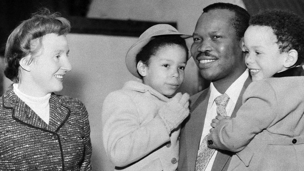 _91178552_seretse-family-ap.jpg