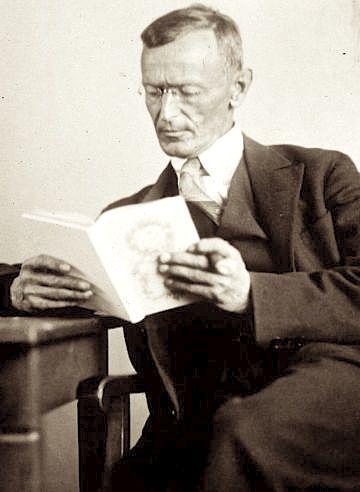 b0456069-3680-4a7e-9a21-b357a9a657b5-Hermann_Hesse_1927_Photo_Gret_Widmann.jpg